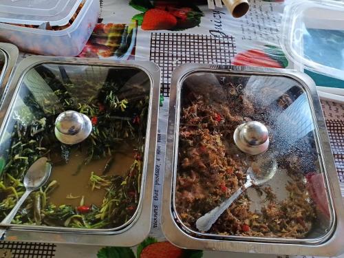 Mad i den private indkvartering eller i nærheden