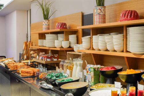 Comida en o cerca de este hotel