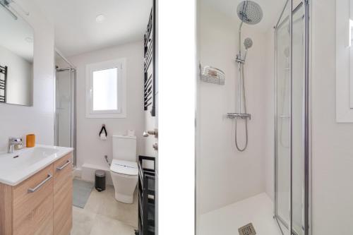 Guest Ready‑Bright & Stylish Flat with 3 Terraces