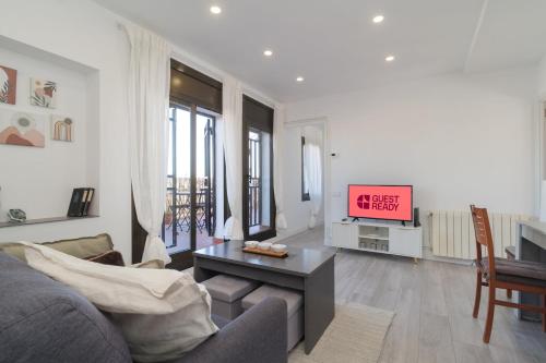 Guest Ready‑Bright & Stylish Flat with 3 Terraces