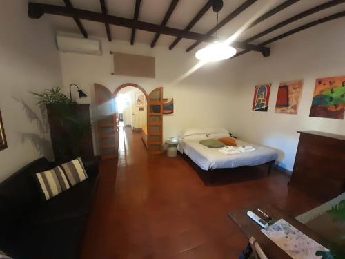 Ένα ή περισσότερα κρεβάτια σε δωμάτιο στο View of the Rooftops of Trastevere