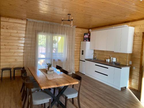 Nhà bếp/bếp nhỏ tại Center Cottage Чан