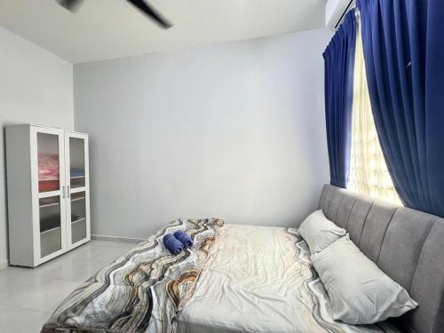 Postel nebo postele na pokoji v ubytování Homestay D'Lena Kotasas