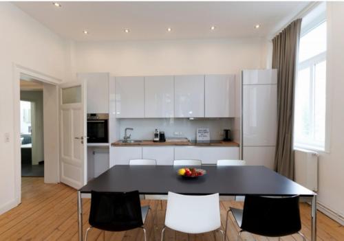 Kuchyň nebo kuchyňský kout v ubytování Wedekindplatz Luxury Suites