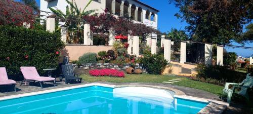Elegant and Relaxing Seaview Apartment with Pool