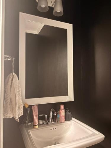 Foto sihtkohas Pooler asuva majutusasutuse Pet Friendly Room By Savannah Airport Only Family Female or Corporate checked galeriist