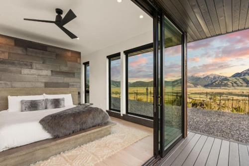 Nespecifikovaný výhled na hory nebo výhled na hory při pohledu z prázdninového domu