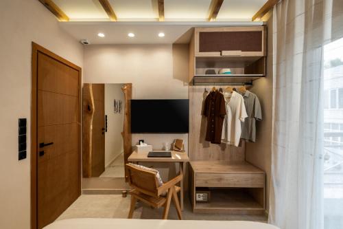 Rustic Boutique Apartment with Live Olive Tree, Private Parking & 1 Gbps Fiber Internet