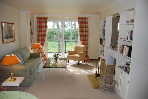a living room with a couch and a chair at Wunderschöne Wohnung In Swantow Mit Offenem Kamin in Poseritz