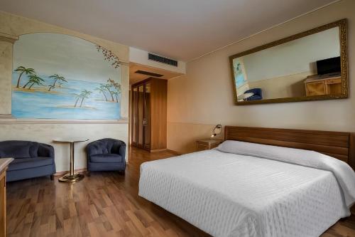 Postel nebo postele na pokoji v ubytování AHG Golf Hotel Porta Del Sole