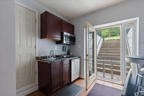 Η κουζίνα ή μικρή κουζίνα στο Apartment in Basement