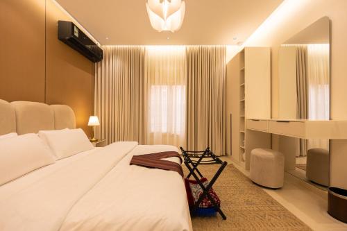 Giường trong phòng chung tại Jeddah Modern 1BR by Aisha Near Airport with Private Parking