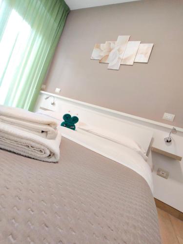 a bedroom with a bed with towels on it at B&B Alle porte del centro in Santa Maria Capua Vetere