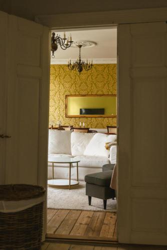 a view of a bedroom with a bed and a table at Lindegaarden Kollund in Kruså
