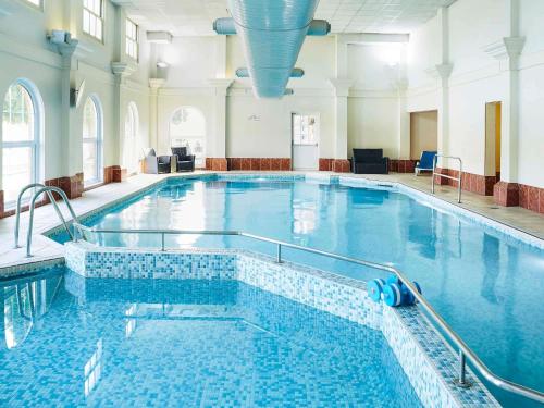 Bazén v ubytování Mercure Haydock Hotel nebo v jeho okolí