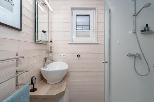 Vannituba majutusasutuses Hausboot Harmonie