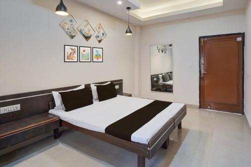 Giường trong phòng chung tại Hotel O NEW CLARK INN & BANQUET