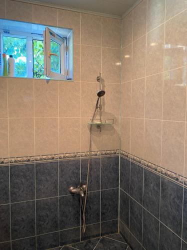 Ένα μπάνιο στο Qaxda villa