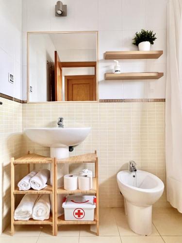 a bathroom with a sink and a toilet and a mirror at Villa Majanicho Outside con piscina in Majanicho