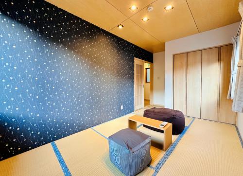 Posezení v ubytování Cozy Cove Hakuba