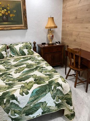 Postel nebo postele na pokoji v ubytování Venice FL Paradise Lake Apartment