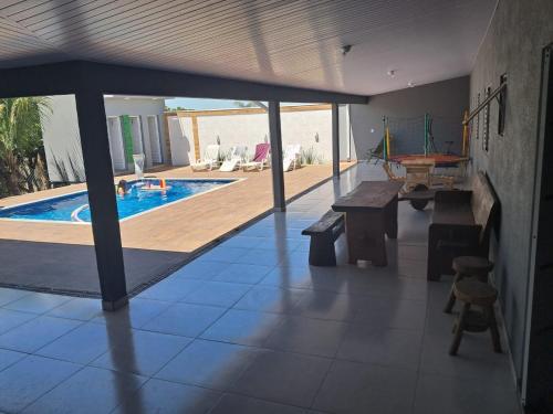 a living room with a pool and a table and chairs at Meu Refúgio in Boituva