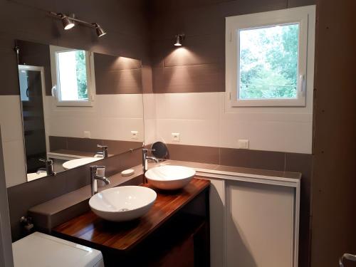 Koupelna v ubytování Gite Mas La Mounine