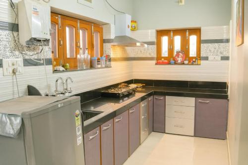 Η κουζίνα ή μικρή κουζίνα στο Fort Glance by Shivalaya