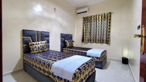 Ένα ή περισσότερα κρεβάτια σε δωμάτιο στο Fes Panoramic Luxury Apartments