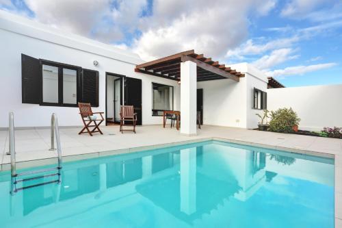 VILLA OLIVA, private villa in Playa Blanca