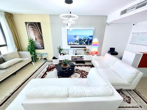 Φωτογραφία από το άλμπουμ του Bed space Available in Luxury Apartment σε Sabkhah