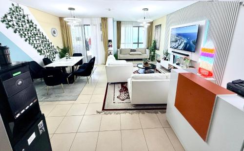 Kuchyň nebo kuchyňský kout v ubytování Bed space Available in Luxury Apartment