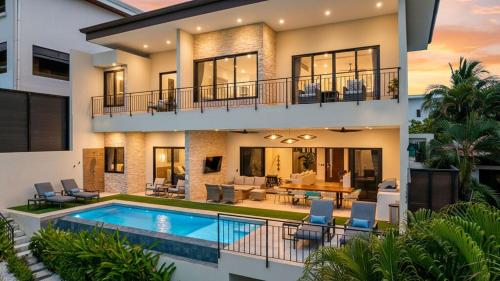 Πισίνα στο ή κοντά στο Luxury Ocean View Villa