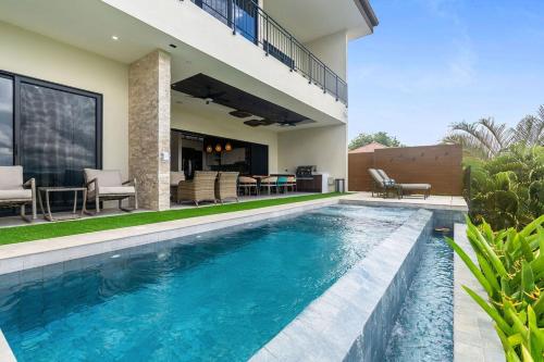 Πισίνα στο ή κοντά στο Luxury Ocean View Villa