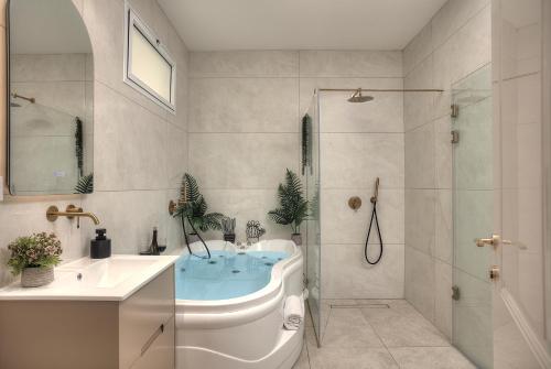 Ένα μπάνιο στο Mountain Top Views -201- נופי פסגות