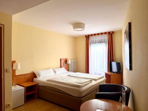 Giường trong phòng chung tại Hotel Bischoff