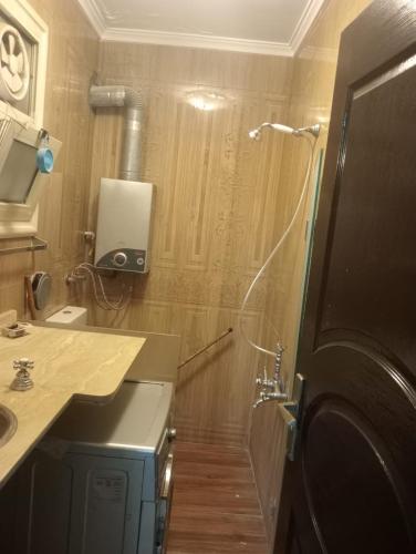 Una cocina o cocineta en شارع طيبة متفرع من جامعة الدول