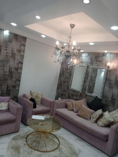 Un lugar para sentarse en شارع طيبة متفرع من جامعة الدول