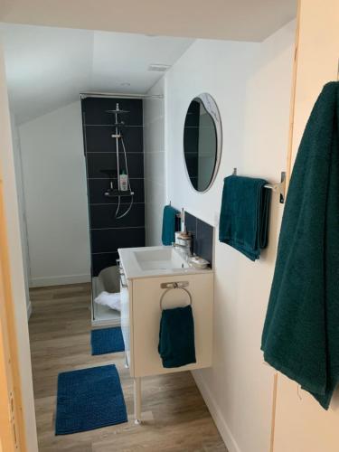 Ένα μπάνιο στο La petite porteloise