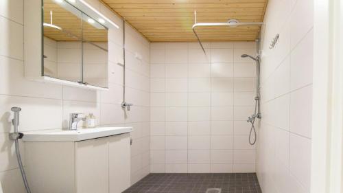 Ένα μπάνιο στο Central Apartment for 3