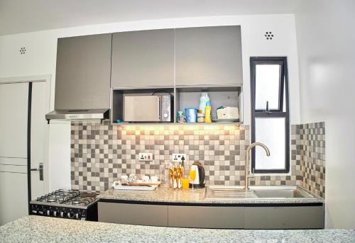 Η κουζίνα ή μικρή κουζίνα στο Juwell Haven