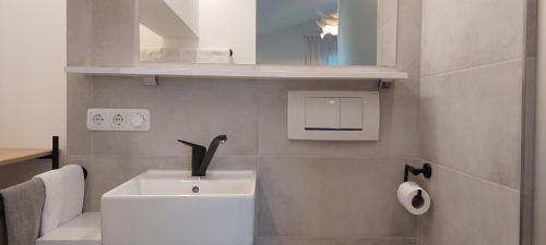 Ένα μπάνιο στο Abis Ferienwohnung Salzkammergut