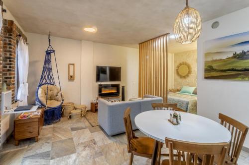 a living room with a couch and a table at Cipressi Lofts Val'Quirico in Santeagueda