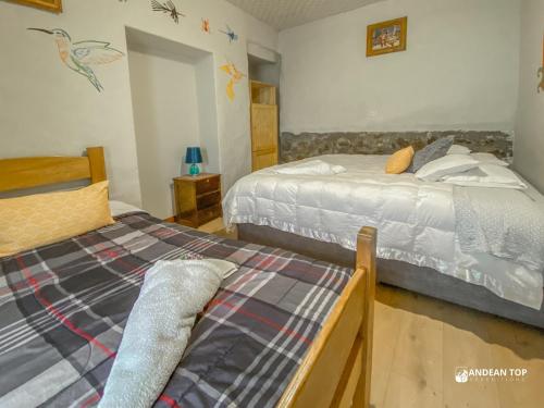 库斯科Spacious Apartment Near Plaza Principal的两张床位 - 带两张西德西德床