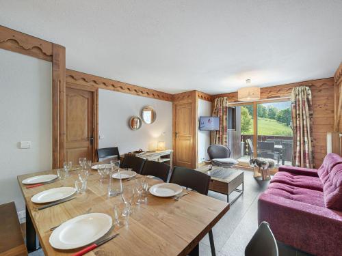Appartement ski aux pieds avec terrasse et accès piscine