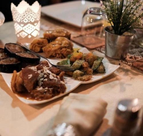 Φαγητό σε οργανωμένο κάμπινγκ ή κάπου εκεί κοντά