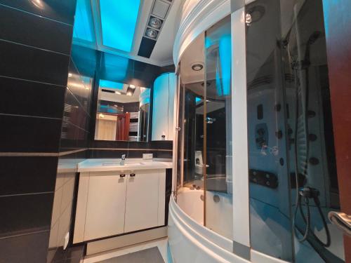 After Presidency and Cathedral Park Sfatul Tarii 55 street Apartments