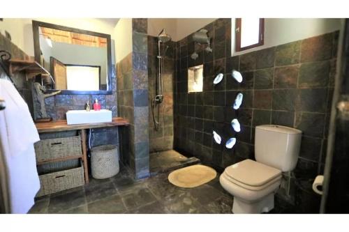 Ένα μπάνιο στο Villas do Indico Ocean Resort