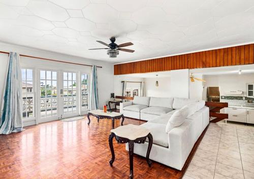 Χώρος καθιστικού στο Beautiful Oistins Home Away From Home