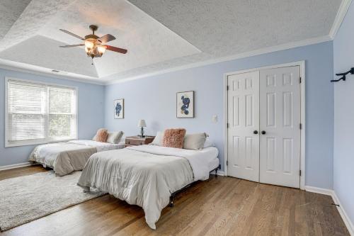 Ένα ή περισσότερα κρεβάτια σε δωμάτιο στο Walk to Trails Peaceful Family Home in Braselton